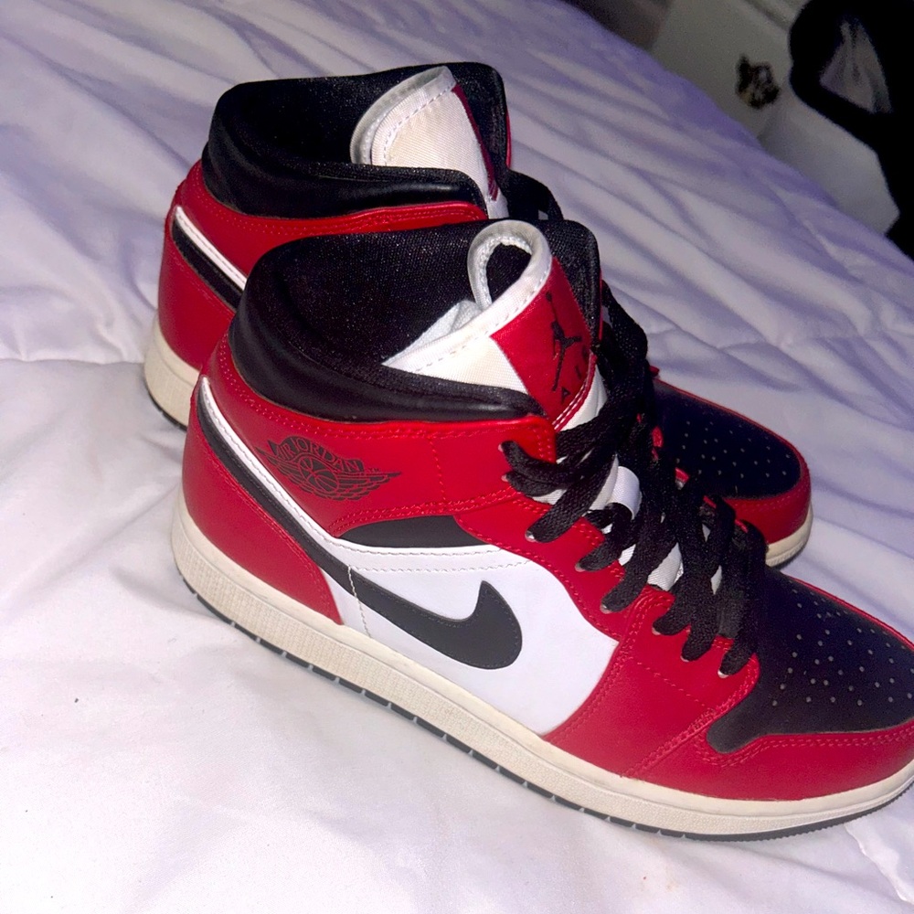 Air Jordan 1 bred toe